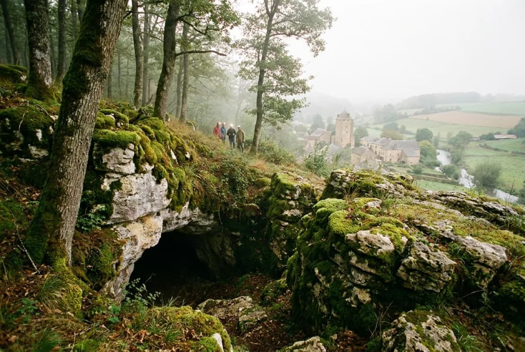 Les Grottes de Montquintin : Un Voyage sous les Collines Gaumes
